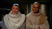 Teal'c und Bra'tac in der traditionellen Kleidung der Jaffa